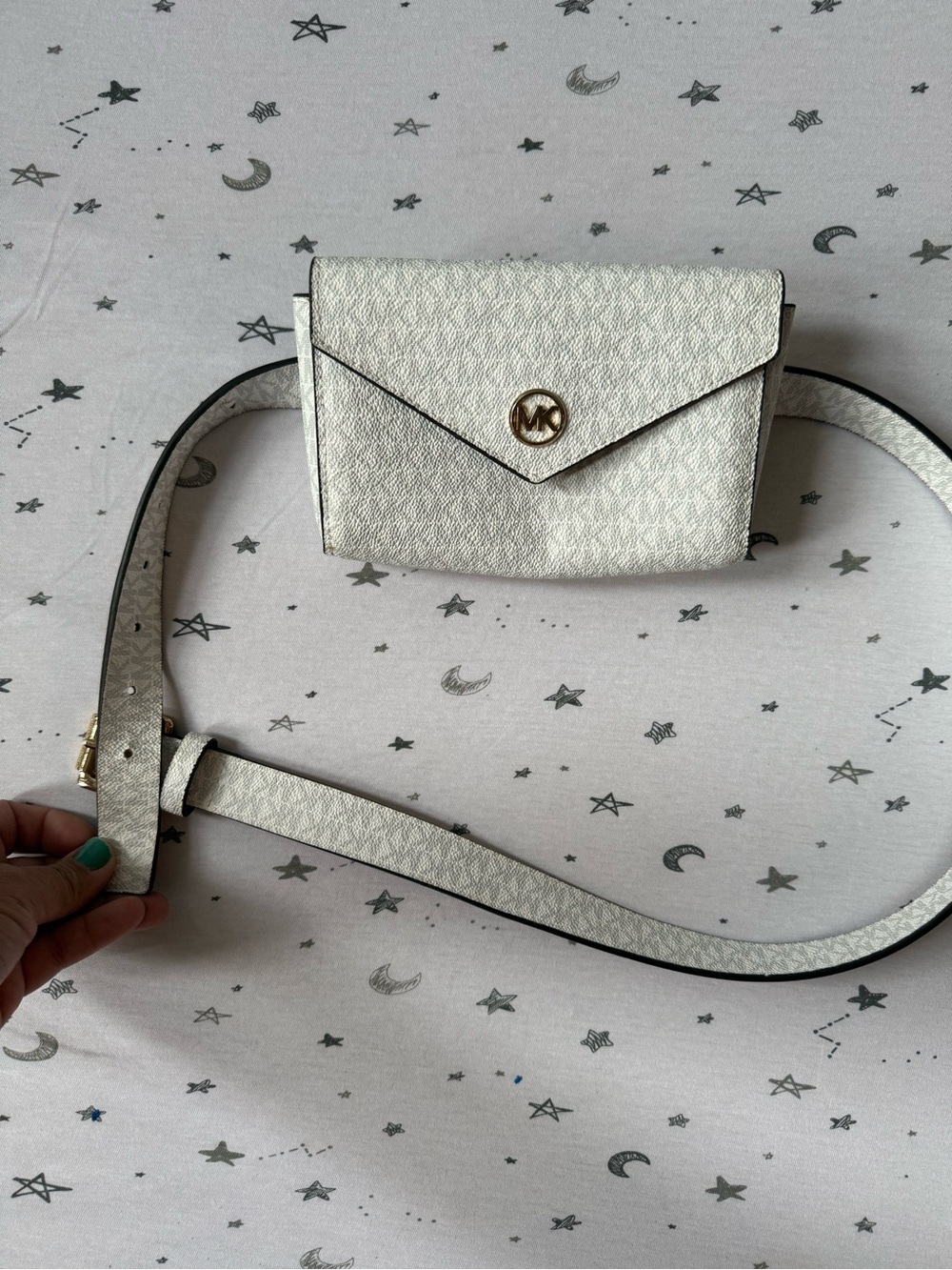 Michael Kors Silver Textured Envelope Belt Bag/ Fanny bag! Just used twice.